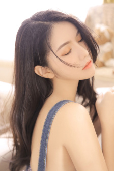 玩弄丰满白嫩的少妇